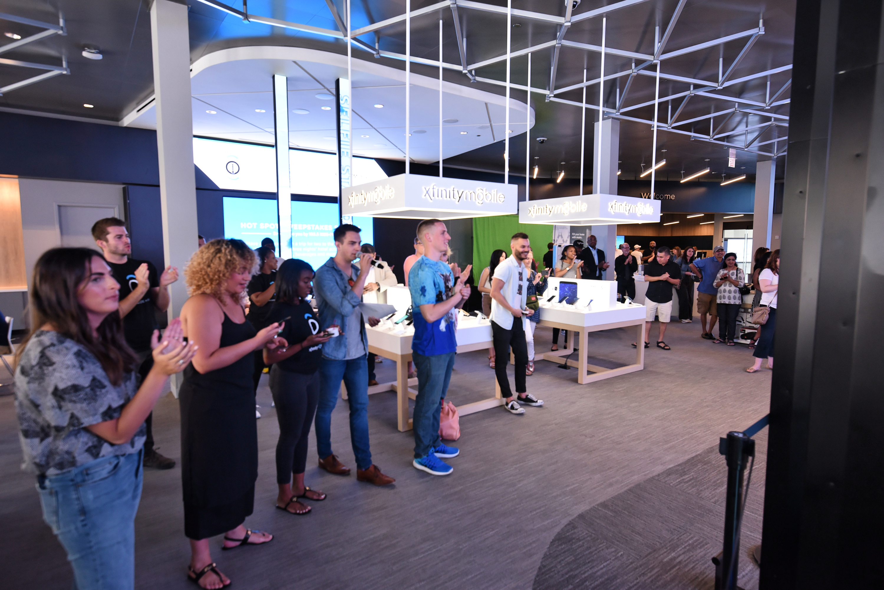 Reggie Watts helps Comcast Celebrate Chicago Area Xfinity Mobile Launch 